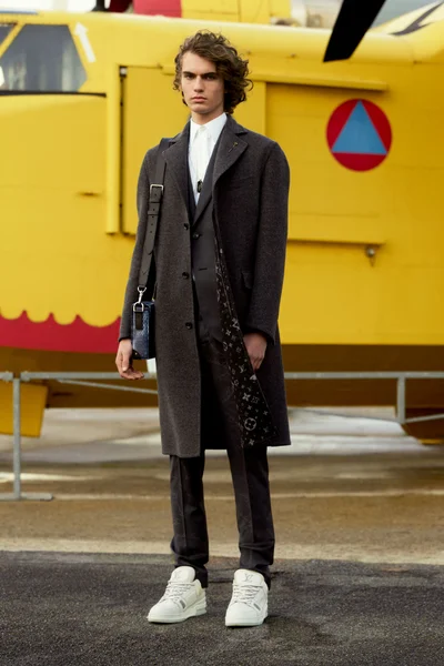 Look 8